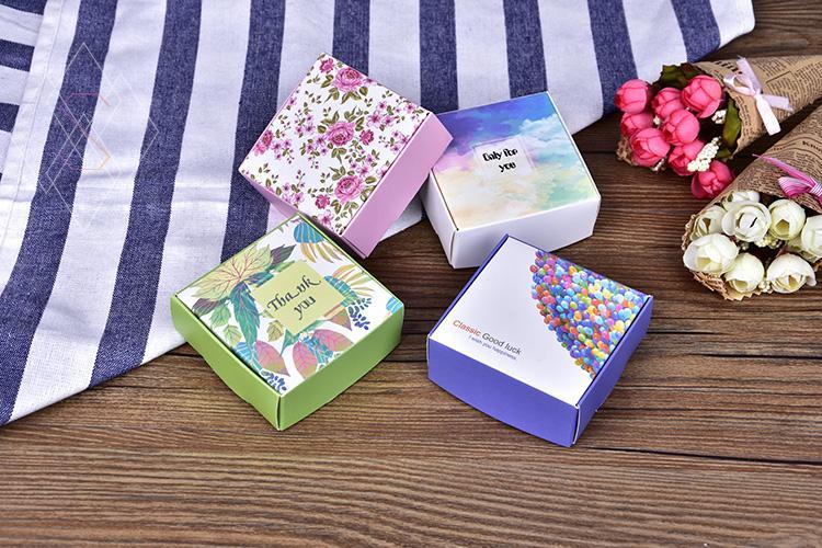 Изображение товара: 50 шт. бумажная коробка с цветочным принтом, Подарочная коробка для ювелирных изделий, свадебные сувениры, коробка для конфет, коробки для упаковки мыла