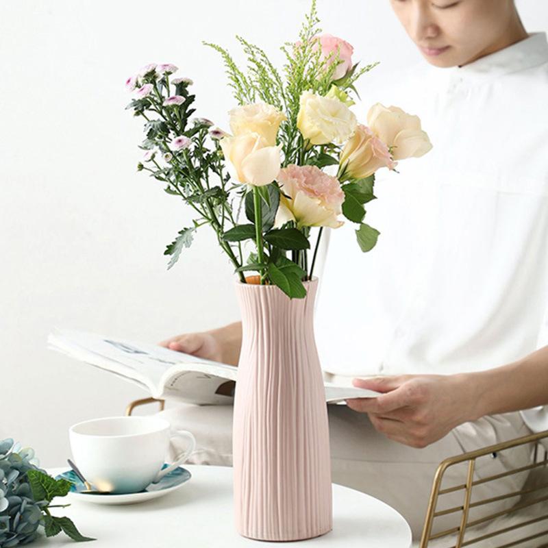 Изображение товара: Пластиковая ваза для украшения дома, белая керамическая Цветочная горшка, искусственный цветочный горшок, скандинавский декоративный Свадебный обеденный стол для спальни