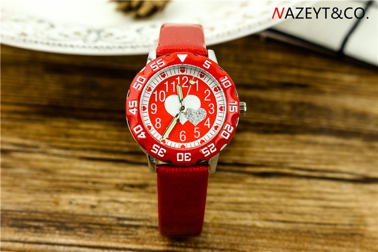 Изображение товара: 2019 NAZEYT Роскошные брендовые Детские 3D Мультяшные наручные часы для мальчиков и девочек с кристаллами в форме сердца, светящиеся часы hans из искусственной кожи, подарочные часы