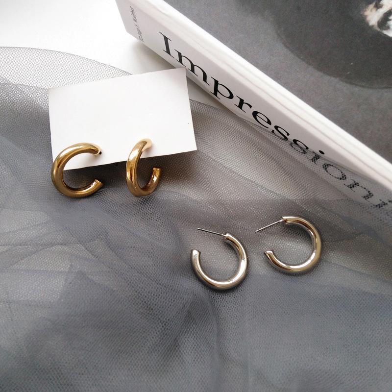 Изображение товара: Серьги-гвоздики Женские винтажные в форме буквы C, золотистые/Серебристые