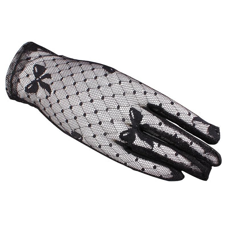 Изображение товара: Перчатки женские солнцезащитные с закрытыми пальцами, модные пикантные короткие кружевные для вождения, с рисунком паутины, черные с защитой от УФ-лучей, C16, на лето