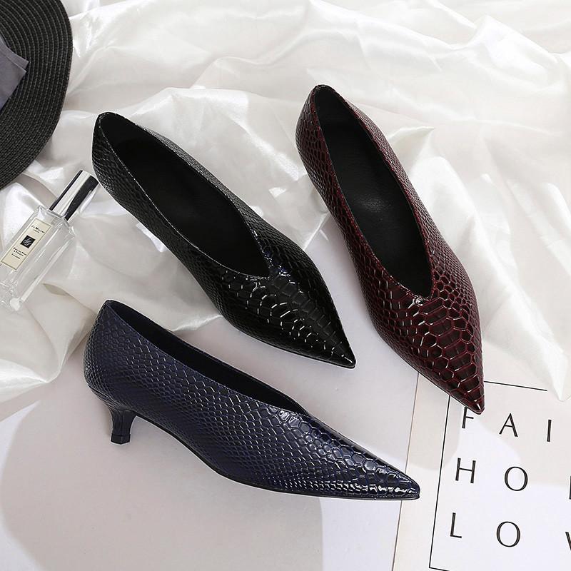 Изображение товара: Туфли-лодочки женские на шпильке, лакированная кожа, заостренный носок, высокий тонкий каблук, элегантная обувь для офиса и работы, Размеры 33-40
