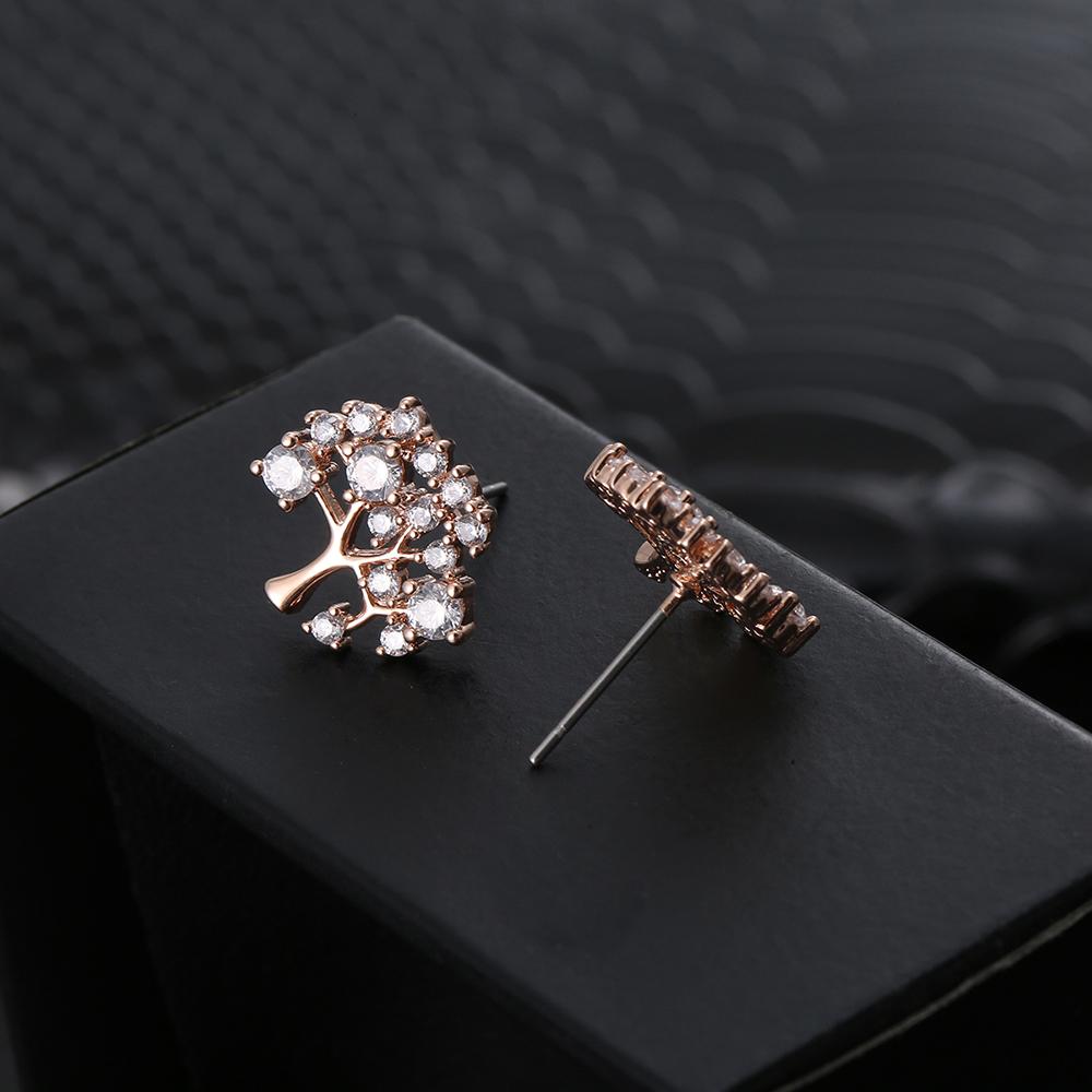 Изображение товара: Маленькие женские серьги-гвоздики с серебряным покрытием, милые корейские серьги с блестящим кристаллом из циркония в форме Древа Жизни, модные ювелирные изделия 2020, оптовая продажа