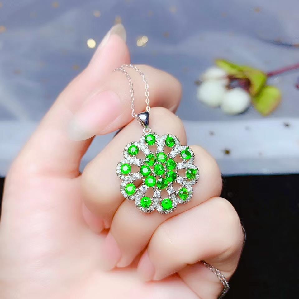 Изображение товара: Элегантная зеленая Подвеска из диопсида ожерелье для женщин серебряные ювелирные изделия хорошего зеленого цвета привлекательный натуральный драгоценный камень экономичный подарок
