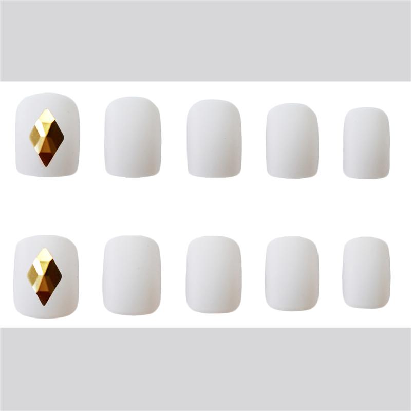 Изображение товара: Накладные ногти, матовые, белые, однотонные, с ромбовидными заклепками, украшение 3d, милые накладные ногти для женщин, полные ногти, дизайн ногтей