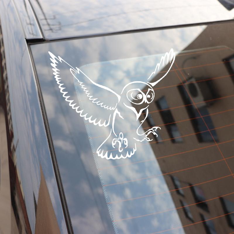 Изображение товара: YJZT 16,5 см * 15,4 см Сова полёт Шаблон наклейка для автомобиля Декор двери аксессуары виниловая наклейка черный/серебристый C4-2146