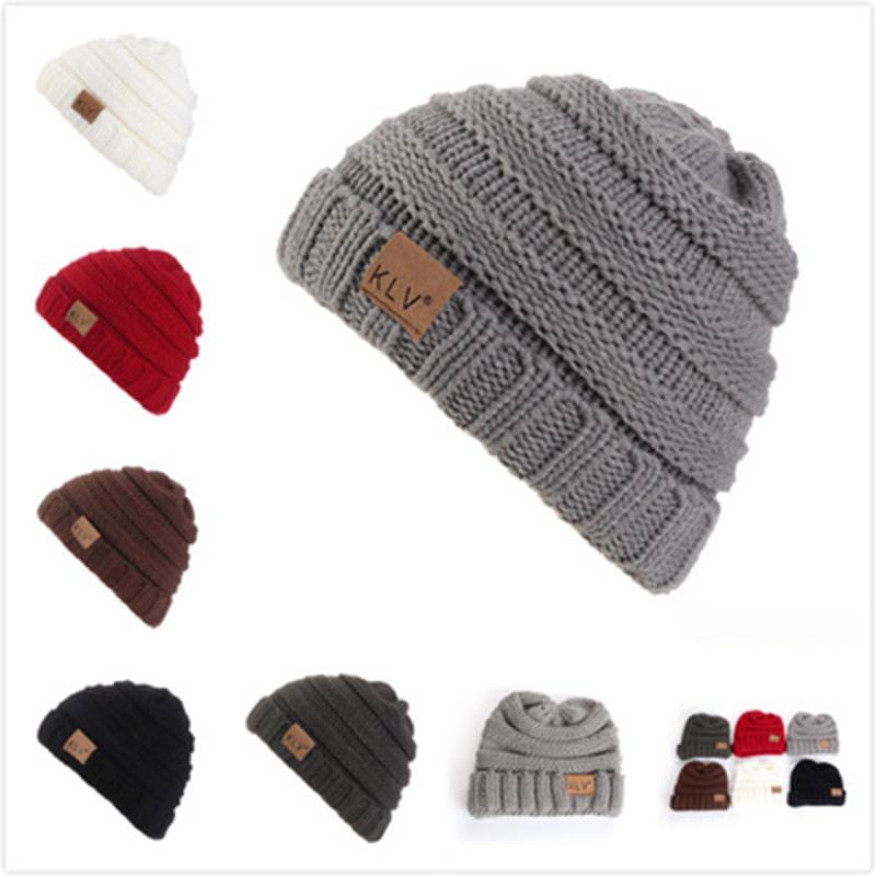 Изображение товара: Детские зимние облегающие шапки x27s, вязаная теплая зимняя шапка, однотонная шапка в стиле хип-хоп, детская шапка x27s, вязаные шапки для мальчиков с помпоном