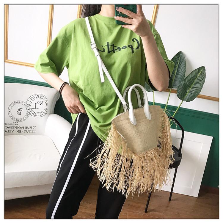 Изображение товара: 2021 Новая высококачественная сумка с кисточками, Соломенная Сумка для женщин, плетеная пляжная сумка, Пляжная дорожная сумка с бахромой для пляжа