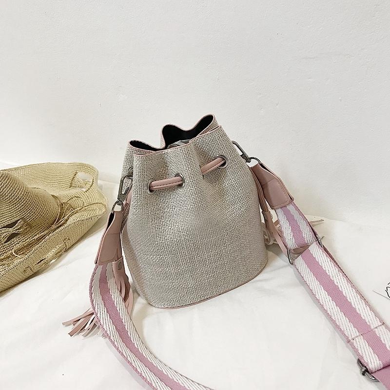 Изображение товара: Милая модная сумка с веревкой, сумка-ведро, дамская сумка с кроликом из мультфильма, сумка на плечо, сумка для путешествий на открытом воздухе, высокое качество, скидка