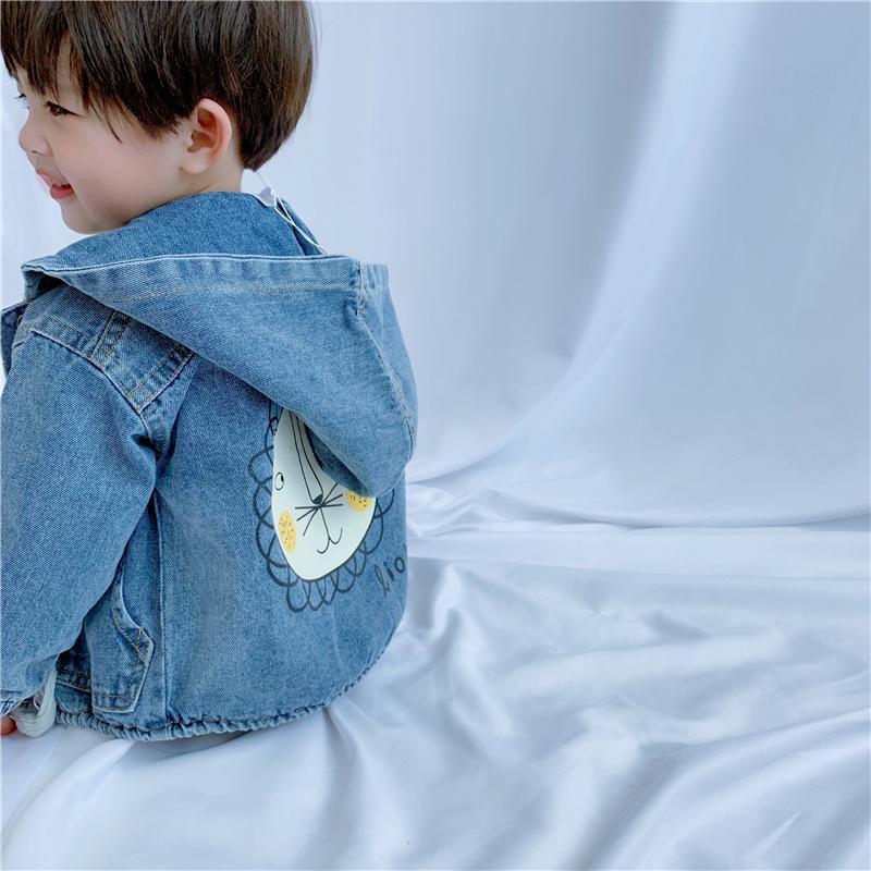 Изображение товара: Осень 2019, Детская куртка для мальчиков и девочек, детская джинсовая одежда в Корейском стиле с героями мультфильмов, тренчкот для мальчиков, Детская куртка с капюшоном