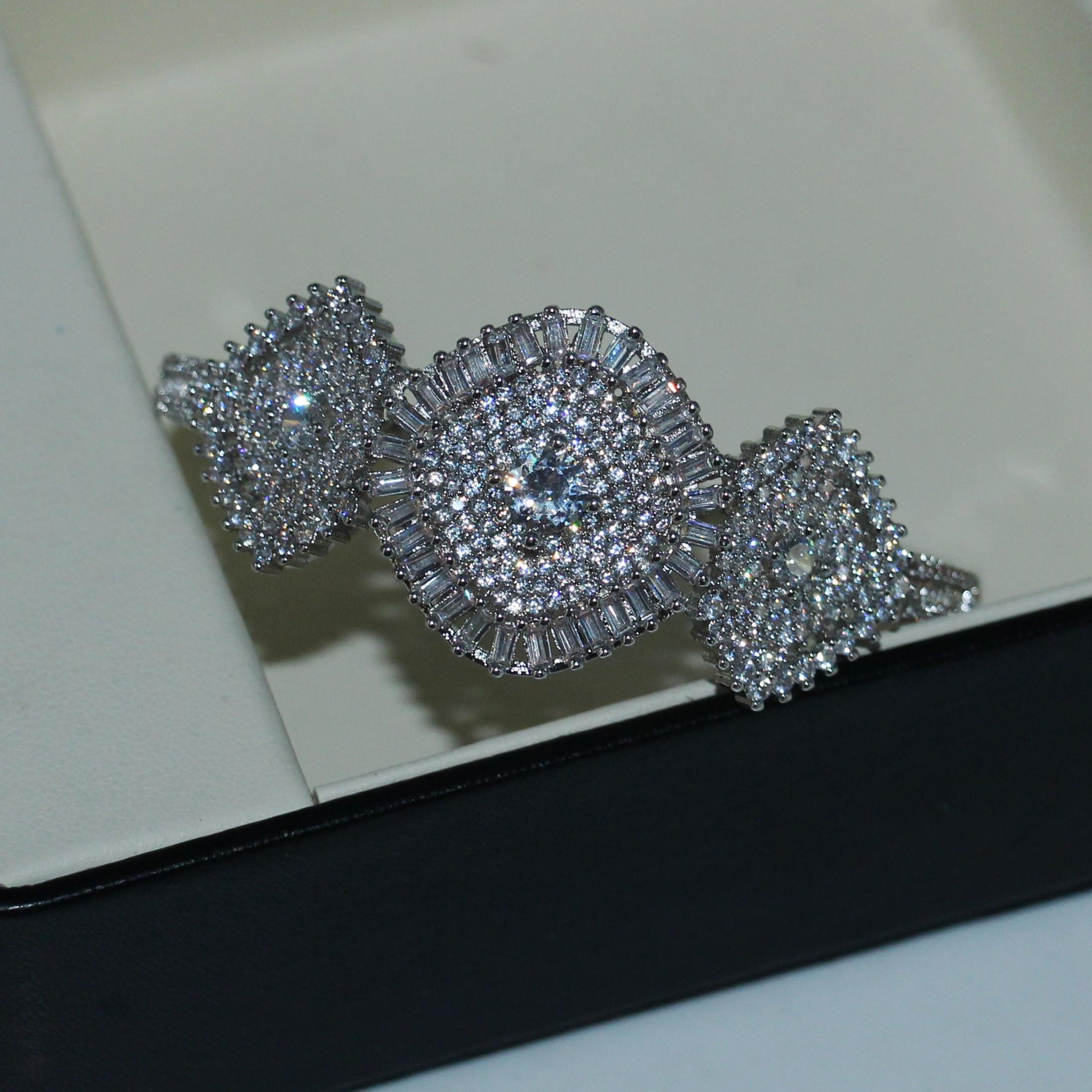 Изображение товара: Потрясающие Роскошные ювелирные изделия из стерлингового серебра 925 пробы, сверкающий полный 5А кубический цирконий, вечность, женская свадебная корона, свадебный браслет, подарок