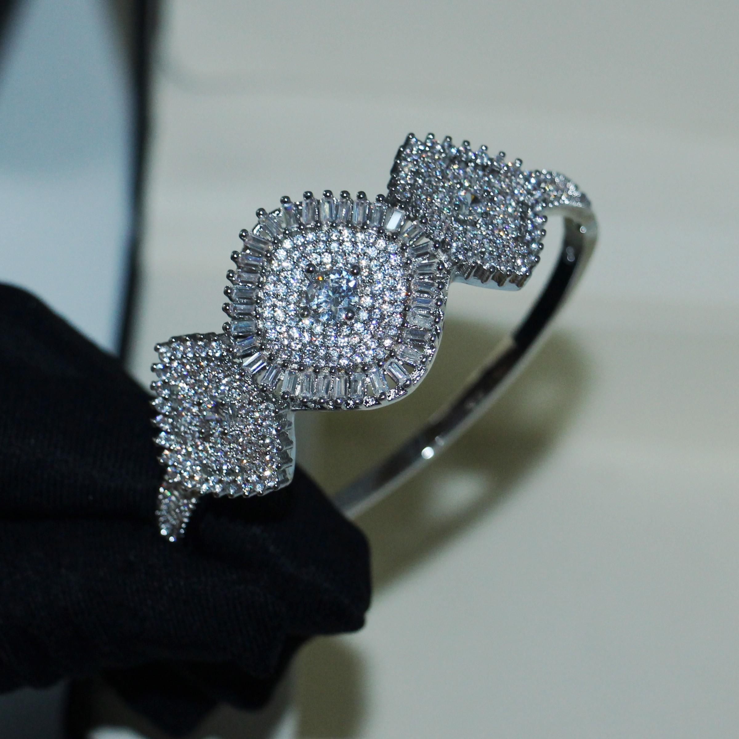 Изображение товара: Потрясающие Роскошные ювелирные изделия из стерлингового серебра 925 пробы, сверкающий полный 5А кубический цирконий, вечность, женская свадебная корона, свадебный браслет, подарок