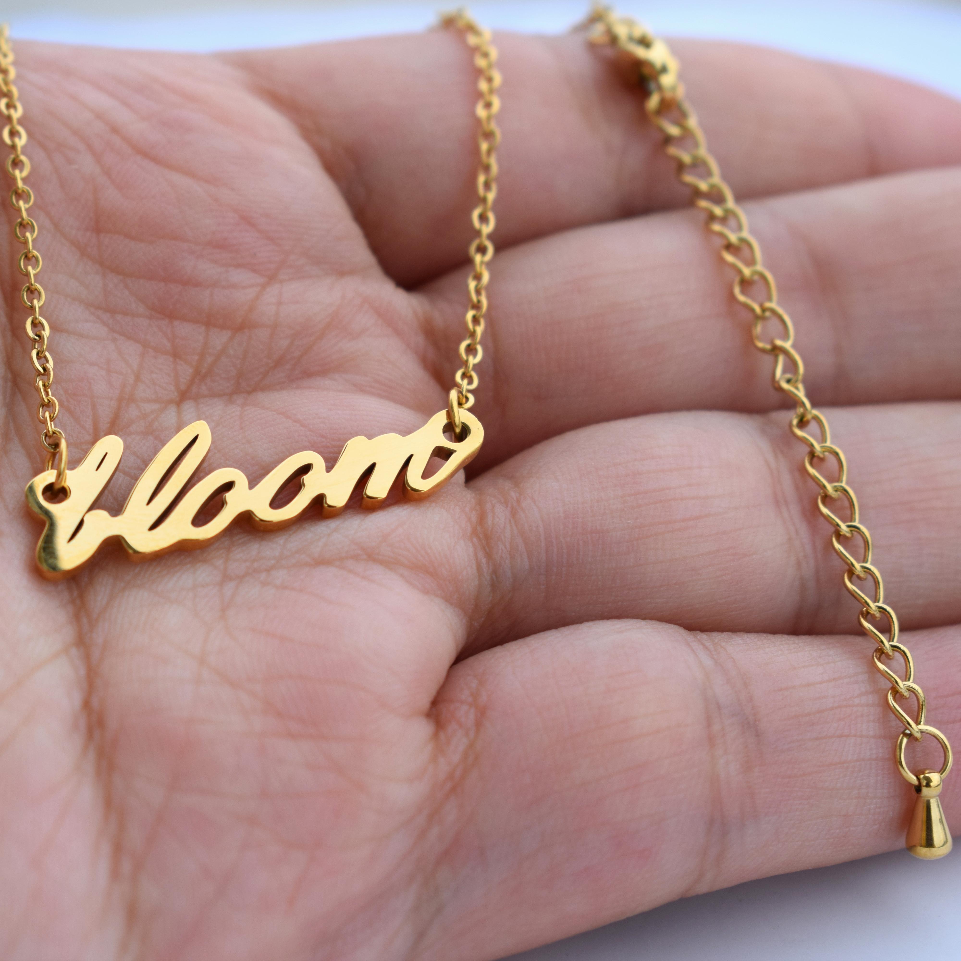 Изображение товара: Кулон из нержавеющей стали, ожерелье с буквами на английском языке для женщин, ювелирные изделия на заказ, ожерелья золотого цвета