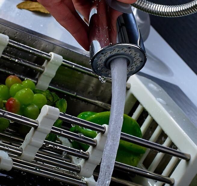Изображение товара: Кухонные смесители для горячей и холодной воды, смеситель для раковины с одной ручкой может вращаться