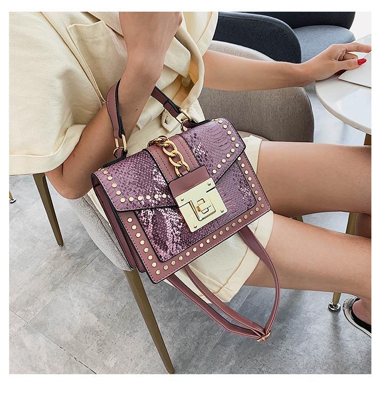 Изображение товара: Женская модная сумка из искусственной кожи с заклепками и металлическим замком, сумка-мессенджер на ремне через плечо, маленькая квадратная упаковка, новинка 2019