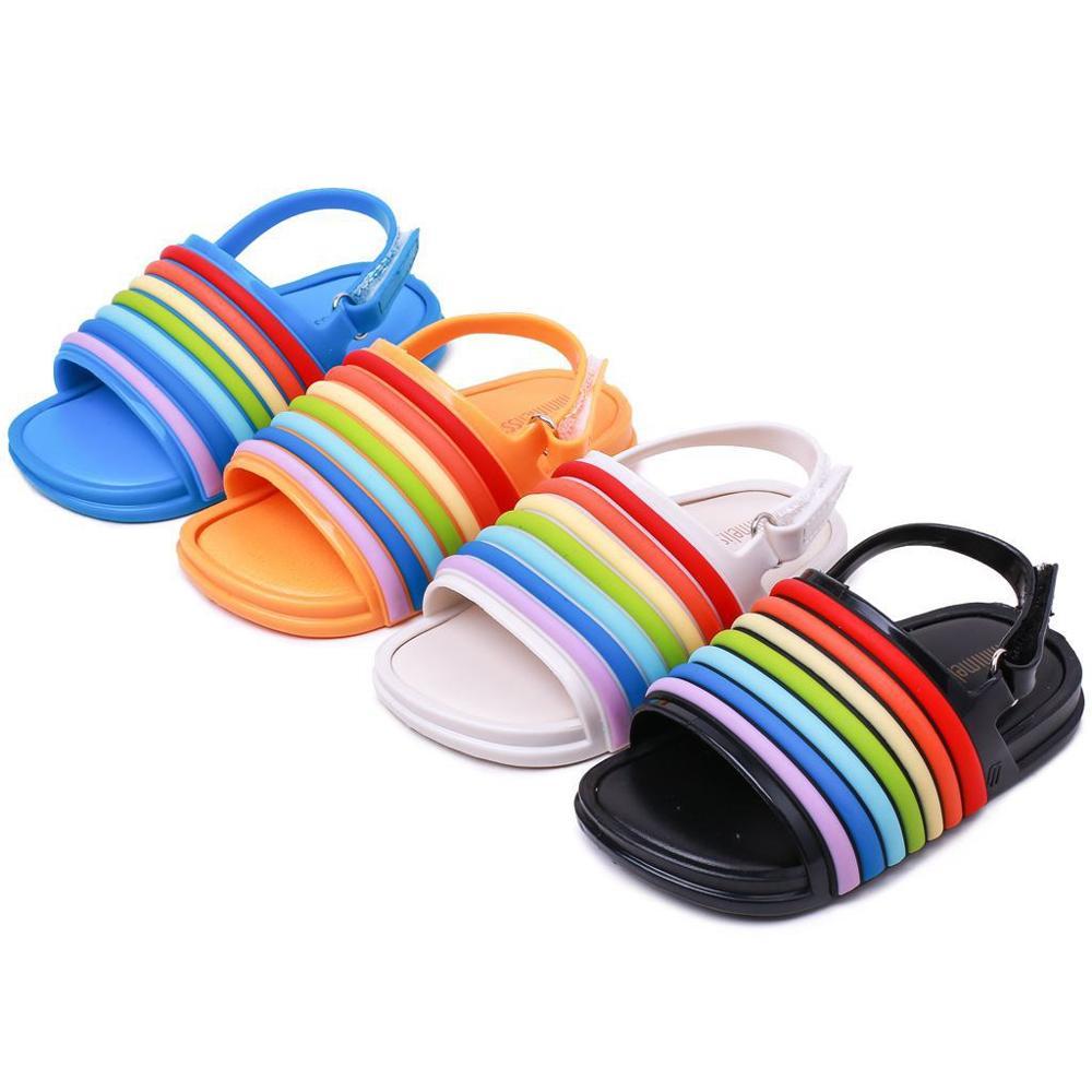 Изображение товара: Детские Мини-сандалии Melissa с радужными полосками; прозрачная обувь для девочек; нескользящие пляжные сандалии для девочек; Детские прозрачные сандалии Melissa; SH147