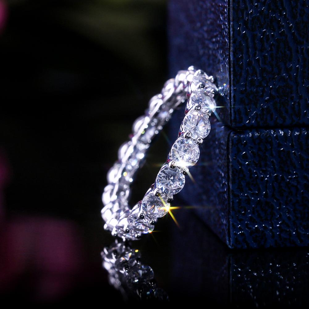 Изображение товара: Huitan Hyperbole круглый перстень Band с Полным Кольцом из циркония, ослепительные женские ювелирные изделия, роскошное предложение, Подарочные Кольца