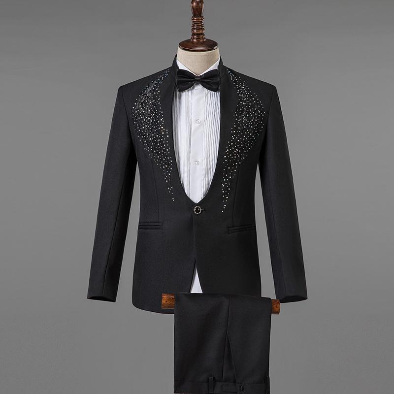 Изображение товара: (Пиджак + брюки) мужские костюмы для выступлений певицы, набор для проведения выступлений, Свадебная вечеринка, модные блейзеры с вышивкой и кристаллами, костюм