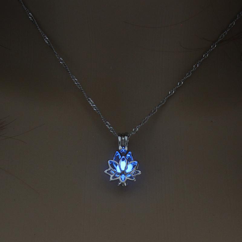 Изображение товара: Ожерелье женское, светящееся в темноте, с лотосом, 3 цвета, подвеска в форме цветка