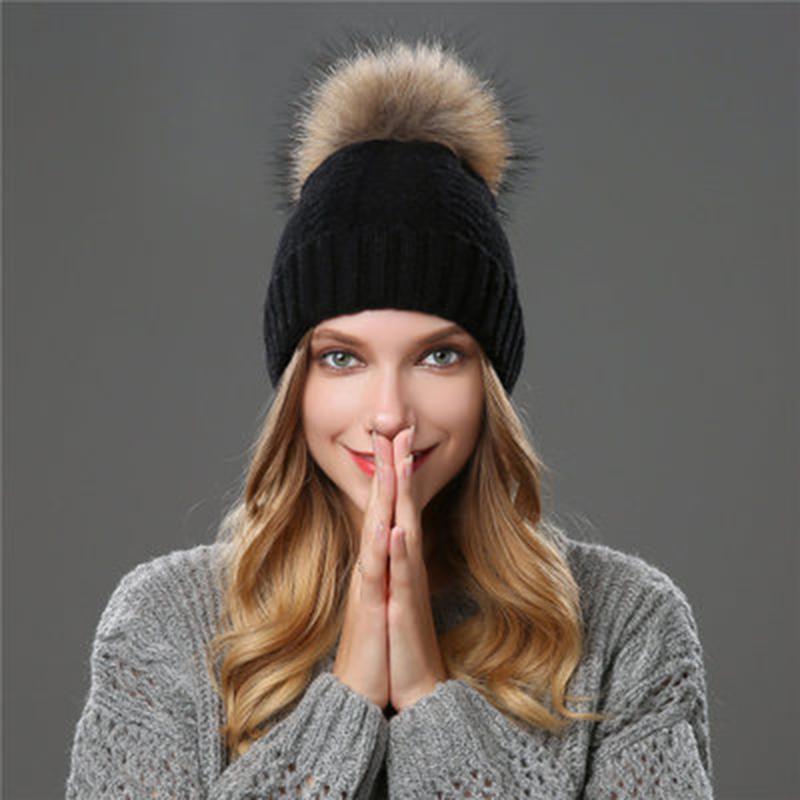 Изображение товара: Зимние женские шапки x27s с помпоном из натурального меха шерстяная вязаная крючком Толстая теплая облегающая шапка с подкладкой Женская модная Лыжная Шапка облегающие шапки