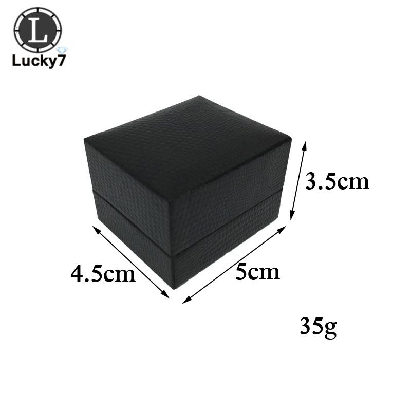 Изображение товара: Оптовая продажа, 50 шт./лот, черные коробки из искусственной кожи для колец, шкатулка для ювелирных изделий, складной чехол для обручального кольца, подарочная коробка