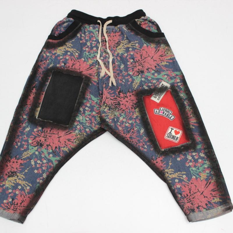Изображение товара: Брюки-султанки свободного покроя, уличная одежда, стильные смягчающие джинсы с эластичным поясом, брюки до щиколотки с дырками, модные брюки для женщин с буквенным принтом