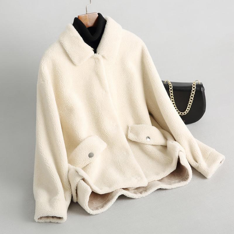 Изображение товара: Зимнее плотное теплое пальто с имитацией Овцы стриженый мех женское короткое пальто из комбинированного меха с плотными карманами теплая wq2364