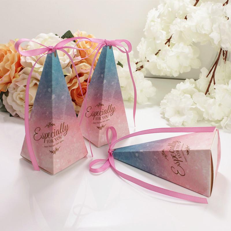 Изображение товара: 25 шт. Европейский Розовый градиентный мрамор голубое небо бумага Пирамида коробка конфет Сувениры Сумки Свадебная вечеринка ребенок день рождения шоу подарочные коробки
