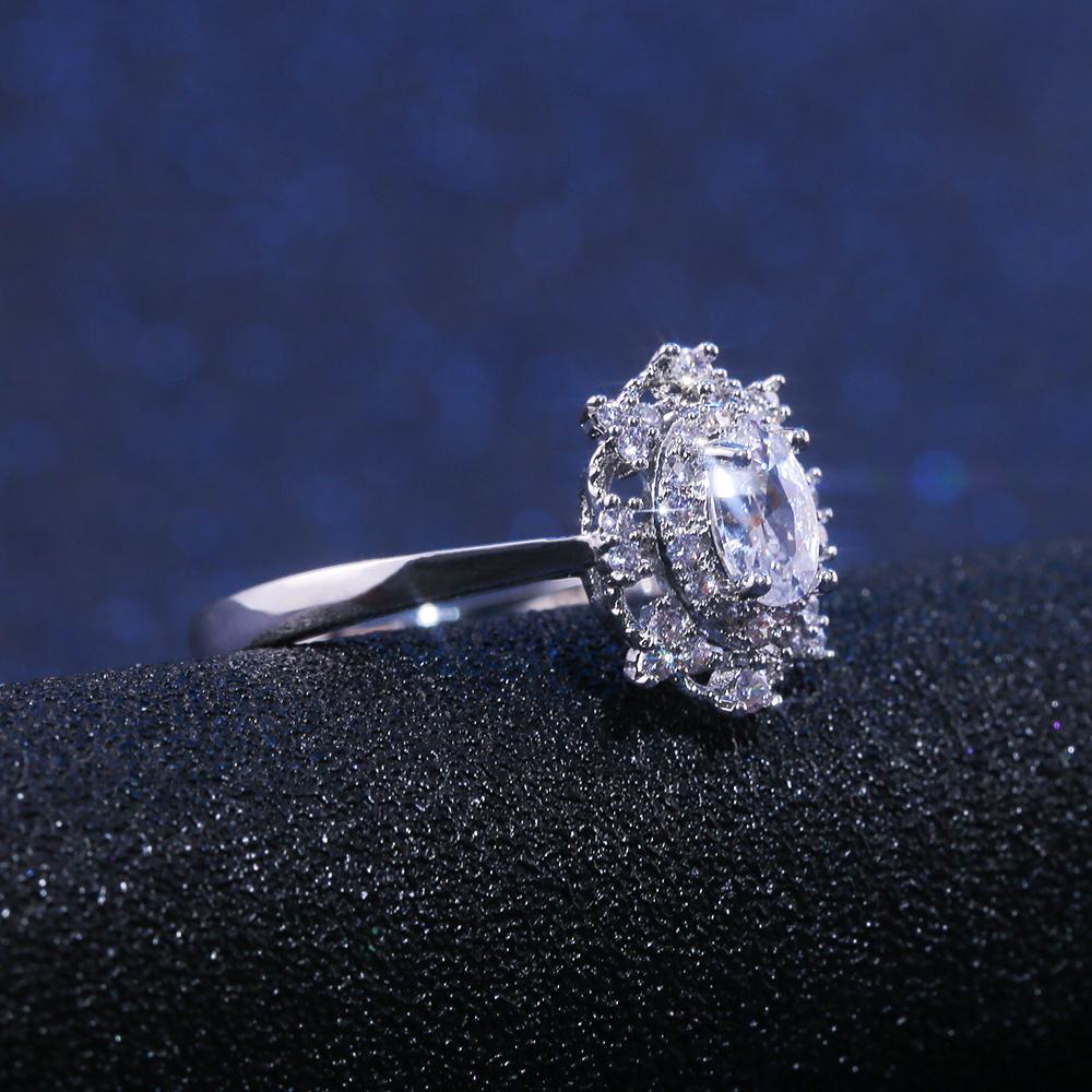 Изображение товара: Обручальное кольцо с овальной огранкой, с фианитом