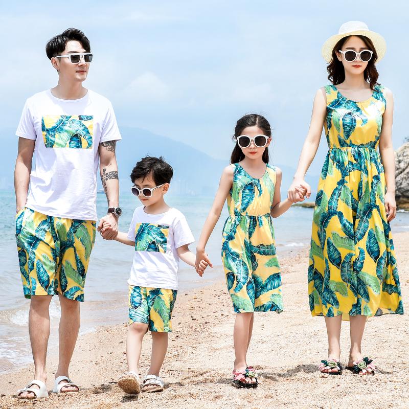 Изображение товара: Семейный комплект для пляжа, длинное платье с принтом, футболка и шорты для Отца и Сына, лето мама дочка