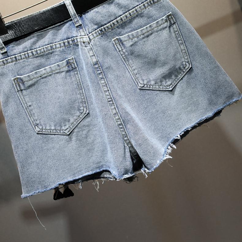 Изображение товара: Женские джинсовые шорты с вышивкой и блестками, летние Рваные джинсовые шорты с аппликацией с дырками и бахромой, Мультяшные джинсы CC212