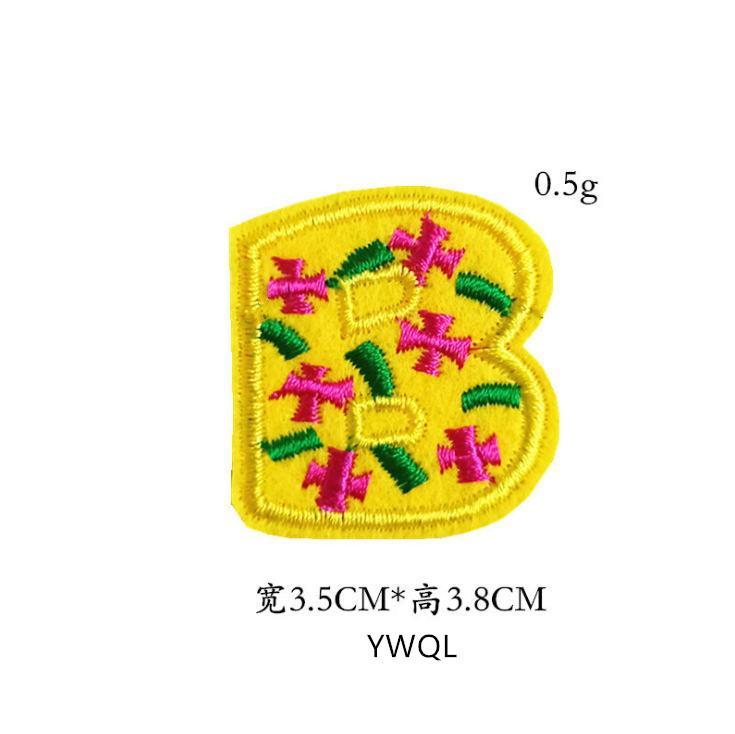 Изображение товара: 10 шт Конфеты буквы алфавита вышитые патчи железные на Мода мотив аппликация шляпа-сумка для обуви напечатали имя Декор аксессуар