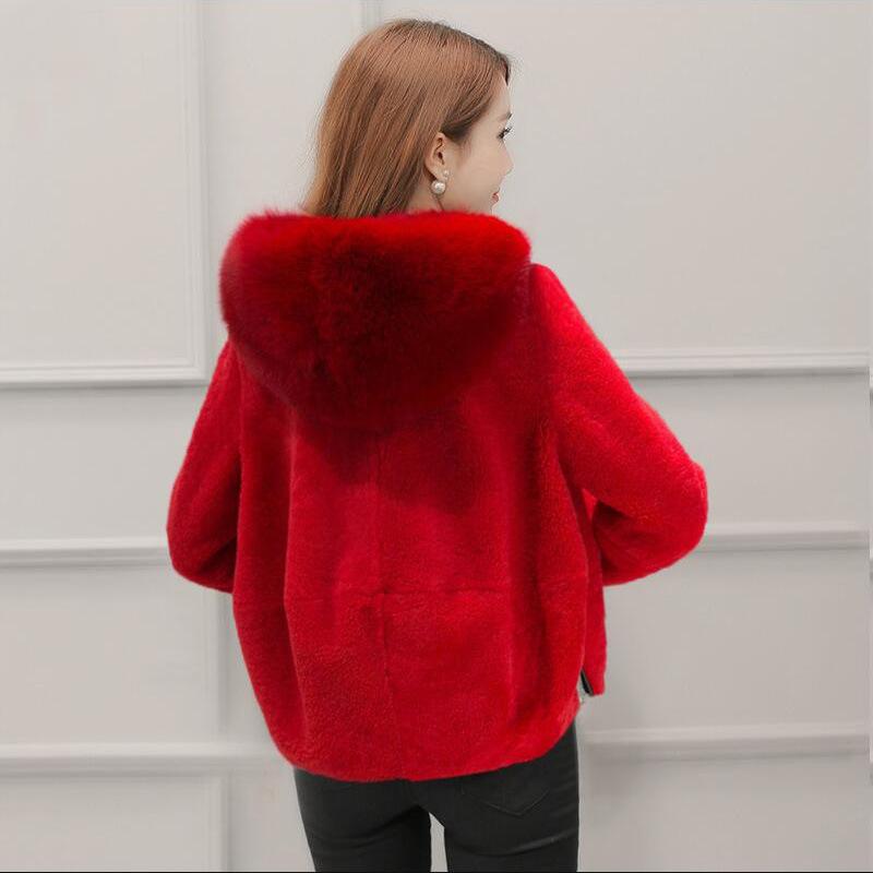 Изображение товара: Пальто женское из искусственного меха, с капюшоном, розово-красное, приталенное, Осень-зима 2019