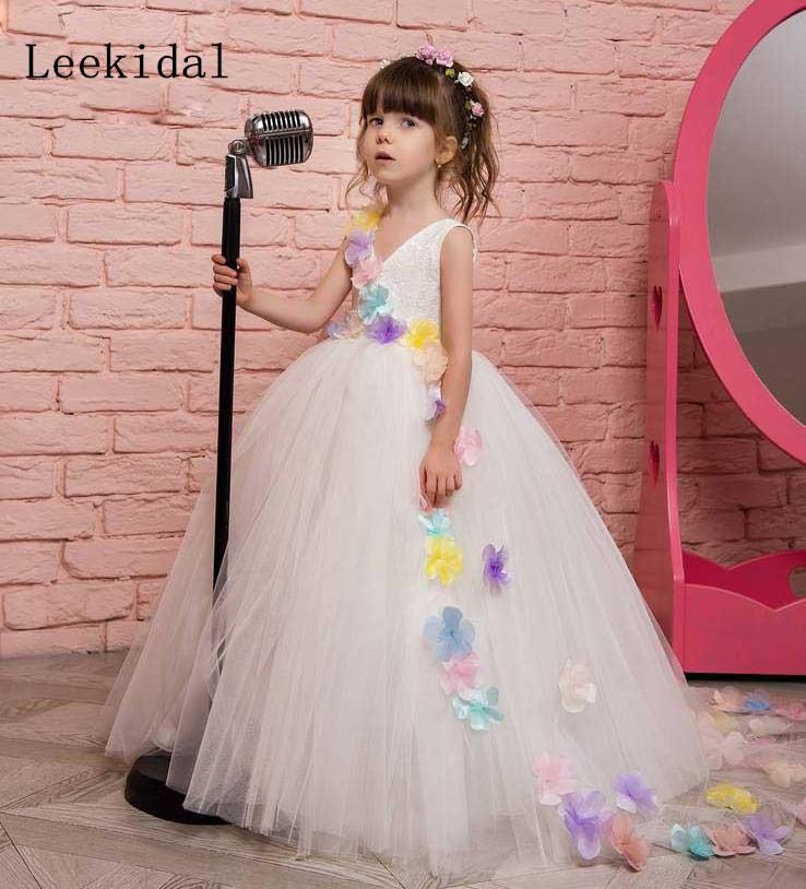 Изображение товара: Цветочное платье для девочки без рукавов с V-образным вырезом, бальное платье с 3D цветочной аппликацией, длиной до пола, Тюлевое кружевное платье ручной работы с цветами, платье принцессы для девочки