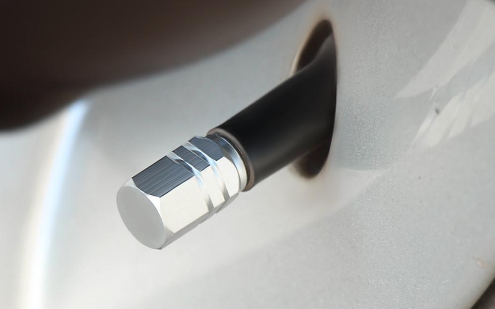Изображение товара: Универсальная алюминиевая Автомобильная Противоугонная крышка клапана для Nissan Teana X-Trail Qashqai Livina Sylphy Tiida Sunny March Murano