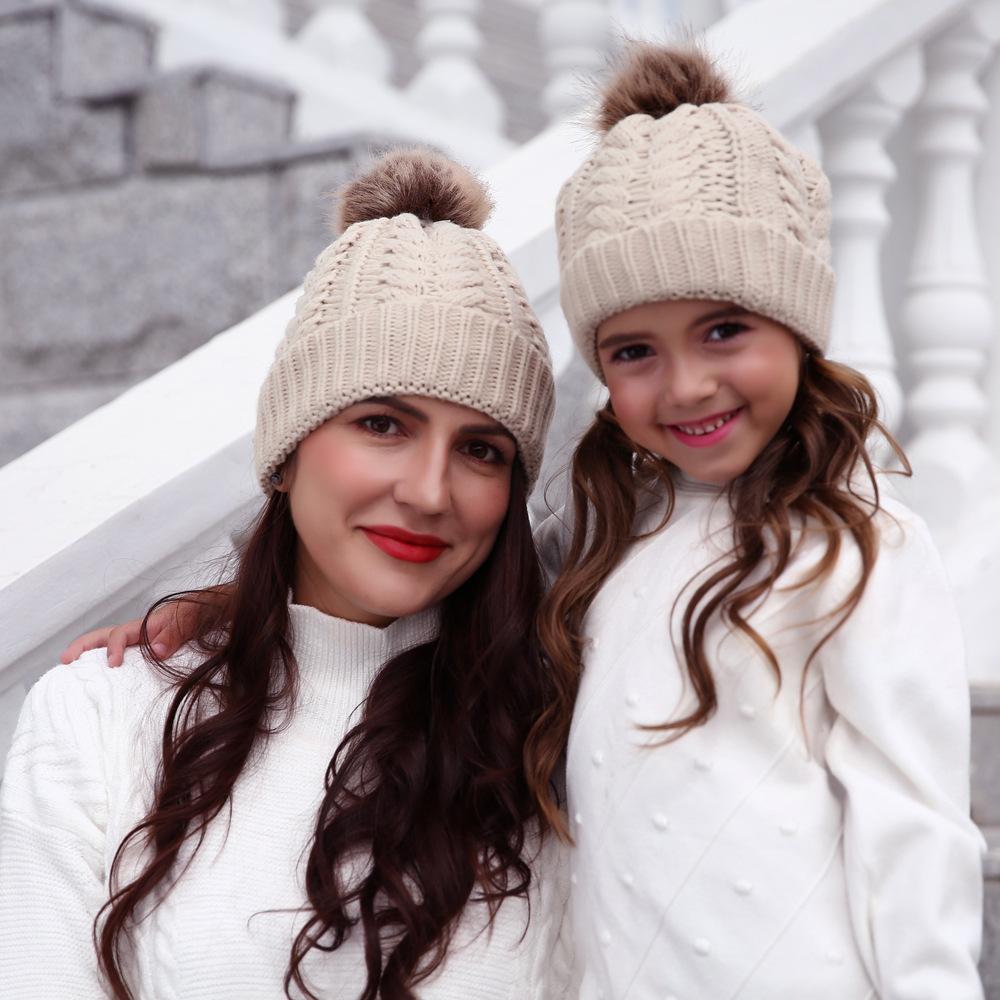 Изображение товара: Родитель-родитель, милая шапка с помпоном для младенцев, зимняя шапка с двумя меховыми помпонами, теплая вязаная шапка для мамы, шапки для новорожденных