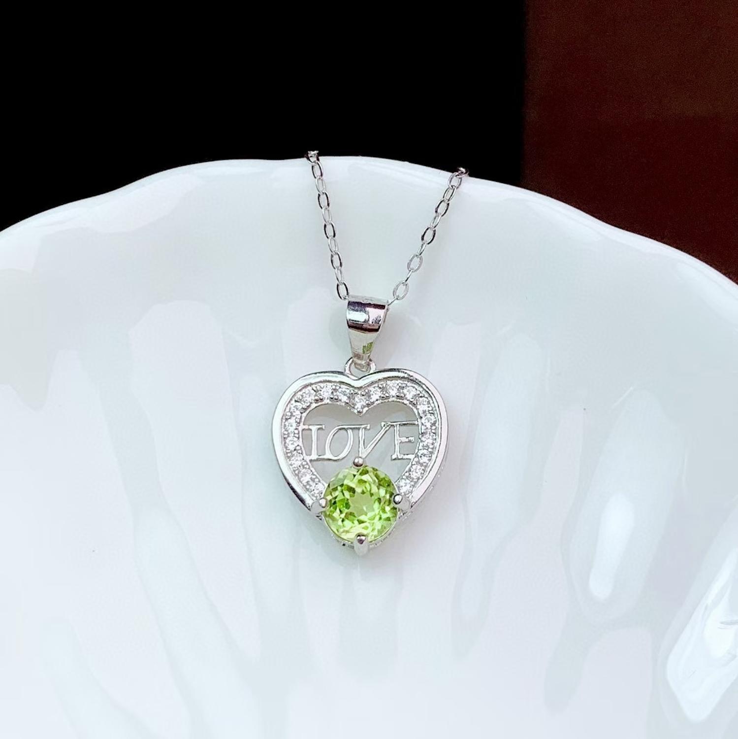 Изображение товара: Сердце Стиль Зеленый Перидот/красный гранат драгоценный камень кулон для женщин ожерелье серебряные ювелирные изделия подарок на день рождения Сертифицированный натуральный драгоценный камень