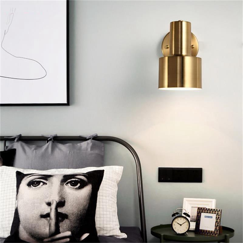Изображение товара: Настенный прикроватный светильник в скандинавском стиле для спальни, Золотая простая современная настенная лампа для гостиной, коридора, ванной комнаты