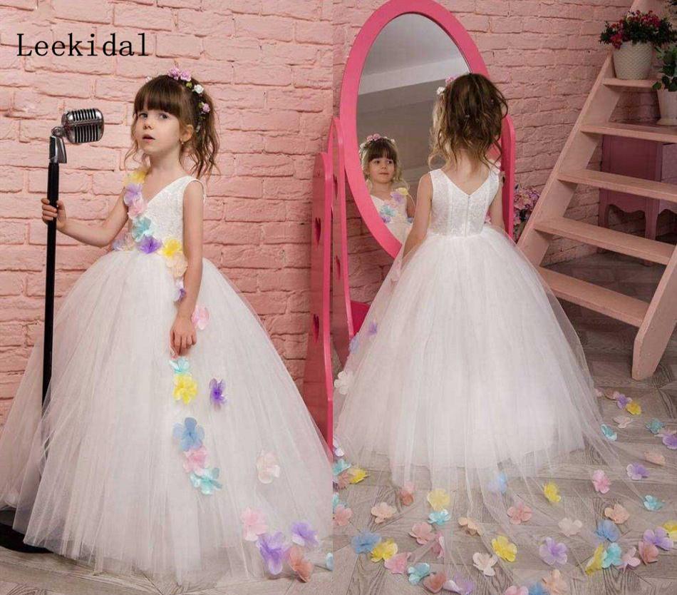 Изображение товара: Цветочное платье для девочки без рукавов с V-образным вырезом, бальное платье с 3D цветочной аппликацией, длиной до пола, Тюлевое кружевное платье ручной работы с цветами, платье принцессы для девочки
