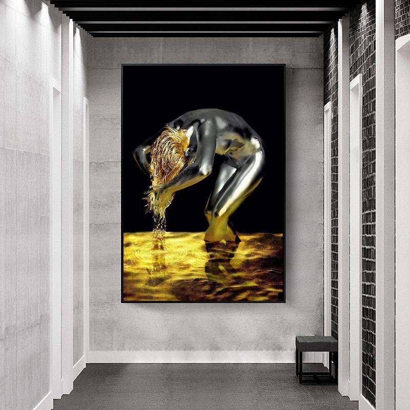 Изображение товара: Картина на холсте с изображением золотой жидкости черной обнаженной женщины для мытья волос, плакаты и принты, картина на стену для гостиной, украшение для дома