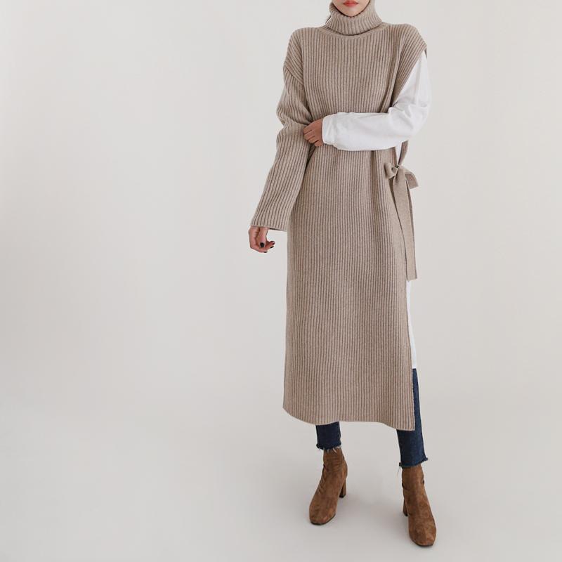 Изображение товара: Осенне-зимнее женское корейское стильное шикарное свободное платье-свитер с воротником-хомутом и одним рукавом, с разрезом по бокам, на шнуровке, прямое трикотажное платье-свитер