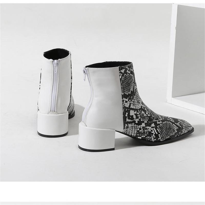 Изображение товара: Весенние ботинки «Челси» с животным принтом; Женская обувь; Ботильоны из искусственной кожи на квадратном каблуке с квадратным носком; Цвет белый; Новинка 2021 года; Модная обувь; Размеры 35-40