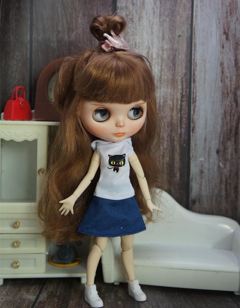 Изображение товара: Модный комплект одежды для кукол Blythe, Одежда для кукол, белая кошка, искусственная толстовка, джинсовая юбка, платье для кукол Blyth, аксессуары