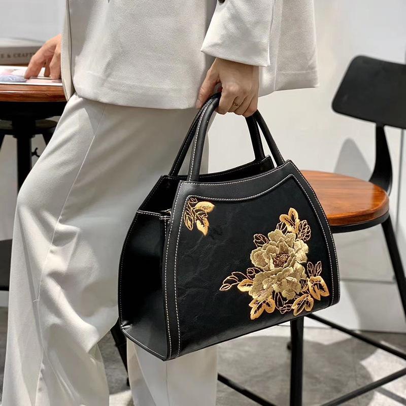 Изображение товара: Женская сумочка в китайском стиле Johnature, роскошная вместительная сумка на плечо из искусственной кожи в стиле ретро с вышивкой, 2021