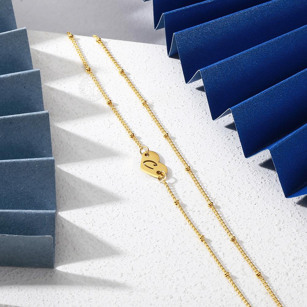 Изображение товара: Женский браслет в форме сердца, элегантный многослойный браслет золотого цвета из нержавеющей стали с маленькими A-Z и буквами, ювелирные изделия LDA46A