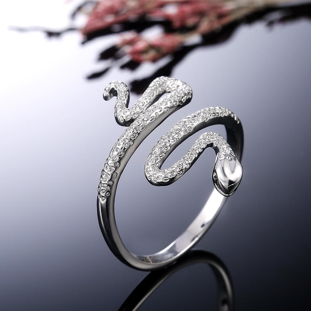 Изображение товара: Креативные Изогнутые кольца Huitan кольца в виде змейки для женщин, серебряного цвета, стильные аксессуары для девочек, панк, необычный подарок, Женские Ювелирные изделия с животными