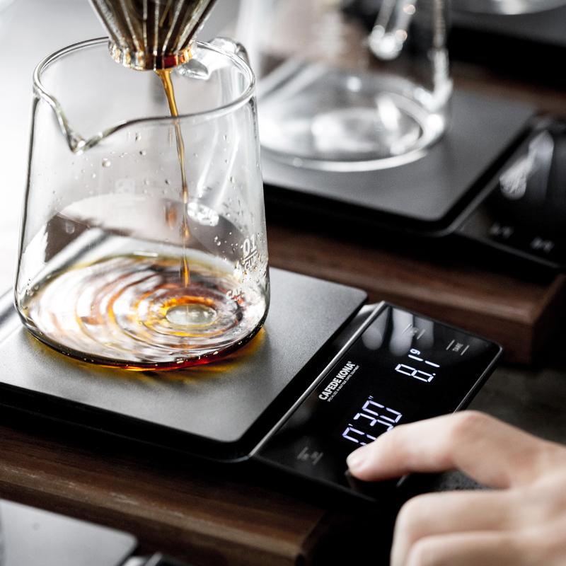 Изображение товара: Кофейник KONA ручные капельные кофейные весы 0,1 г/3кг точные датчики кухонные пищевые весы с таймером включают водонепроницаемый силиконовый коврик