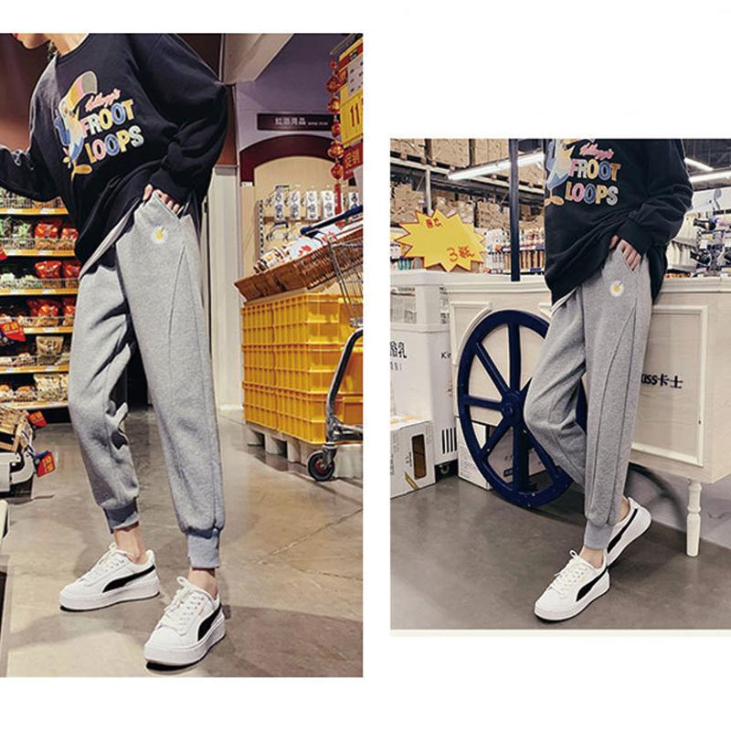 Изображение товара: Женские спортивные штаны QRWR, однотонные, с высокой талией, с эластичной талией и вышивкой маргариток, свободные, 2020