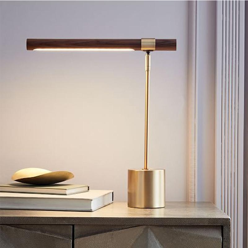 Изображение товара: Европейская постмодернизированная металлическая настольная лампа, оригинальная прикроватная лампа для гостиной, дивана, кабинета, маленькая дизайнерская настольная лампа для дома