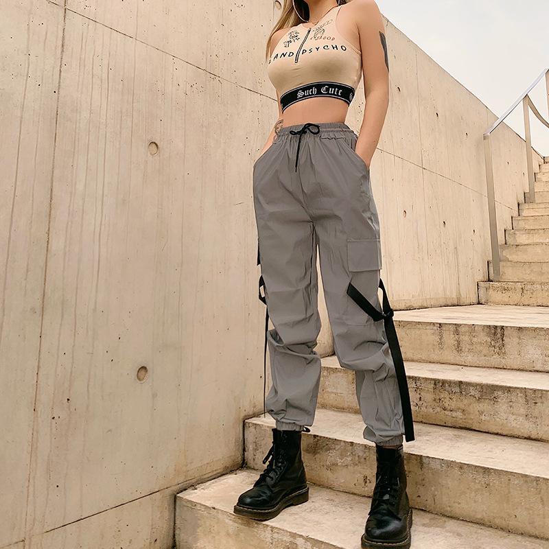 Изображение товара: Спортивные штаны размера плюс, Женские Светоотражающие Брюки для женщин, Стильные повседневные брюки-карго с высокой талией в стиле хип-хоп 2020